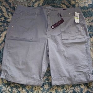 Gloria Vanderbilt Bermuda shorts